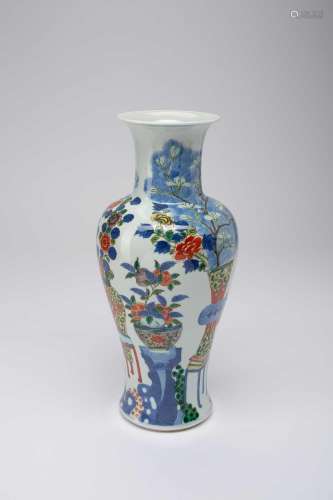 A CHINESE WUCAI BALUSTER VASELATE QING DYNASTYBrightly decor...