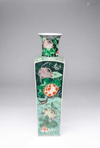 A CHINESE FAMILLE VERTE SQUARE-SECTION \'LOTUS\' VASE 19TH C...