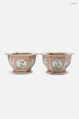 A LARGE PAIR OF CHINESE FAMILLE VERTE HEXAGONAL JARDIENIERES...