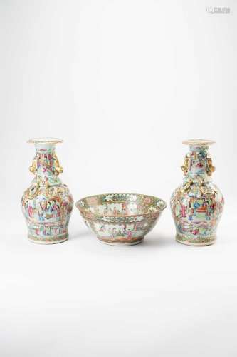 A PAIR OF CHINESE CANTON FAMILLE ROSE VASES AND A BOWL 19TH ...