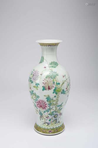 A CHINESE FAMILLE ROSE ‘FLOWERS’ VASE20TH CENTURYPainted wit...