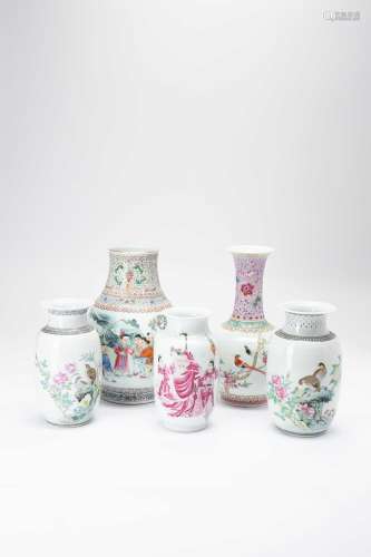 FIVE CHINESE FAMILLE ROSE VASES20TH CENTURYVariously decorat...