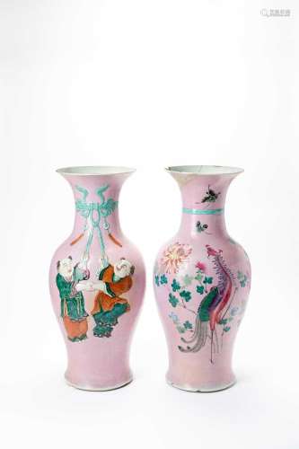 A LARGE PAIR OF CHINESE FAMILLE ROSE PINK SGRAFFITO-GROUND V...