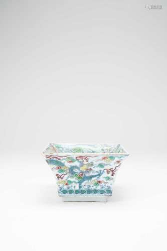 A CHINESE DOUCAI FLARED SQUARE-SECTION \'DRAGON\' BOWL18TH/1...