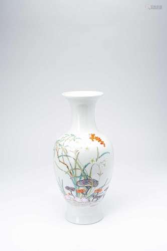 A CHINESE FAMILLE ROSE VASE LATE QING DYNASTY/REPUBLIC PERIO...
