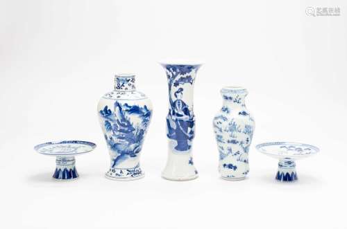 THREE CHINESE BLUE AND WHITE VASES AND TWO STANDSLATE QING D...