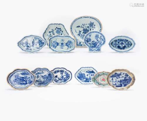 A SMALL COLLECTION OF CHINESE EXPORT WARES18TH CENTURYCompri...
