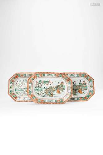 THREE CHINESE FAMILLE VERTE OCTAGONAL DISHESKANGXI 1662-1722...