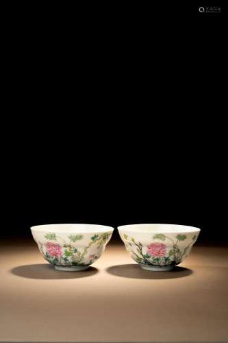 A PAIR OF CHINESE FAMILLE ROSE \'FLOWERS\' BOWLSREPUBLIC PER...