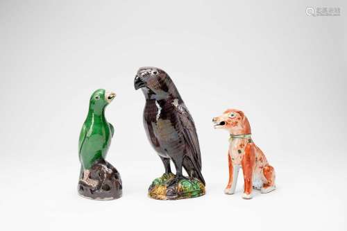 TWO CHINESE MODELS OF BIRDS AND A HOUND18TH AND 19TH CENTURY...