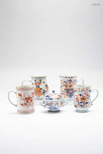 THREE CHINESE IMARI MUGS, ANOTHER MUG AND A BOWL AND COVER1S...