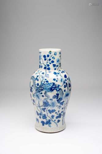 A CHINESE BLUE AND WHITE \'DRAGON\' BALUSTER VASE19TH CENTUR...
