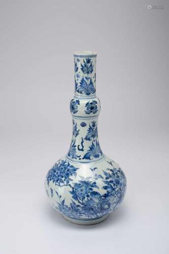 A CHINESE BLUE AND WHITE BOTTLE VASETRANSITIONAL PERIOD C.16...