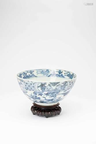 A CHINESE BLUE AND WHITE \'SWATOW\' BOWL LATE MING DYNASTYTh...