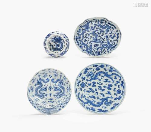 FOUR CHINESE BLUE AND WHITE ITEMS DECORATED WITH DRAGONSLATE...