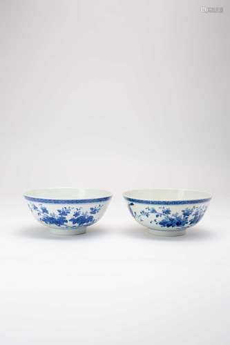 A PAIR OF CHINESE BLUE AND WHITE \'BIRDS AND BLOSSOM\' BOWLS...