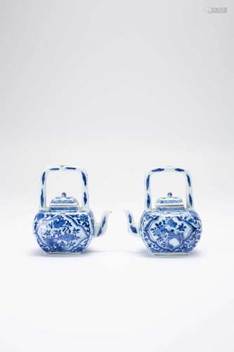 A PAIR OF SMALL CHINESE BLUE AND WHITE EWERS AND COVERSKANGX...