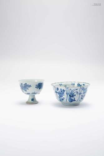 TWO CHINESE BLUE AND WHITE ITEMSLATE MING DYNASTYOne a kraak...