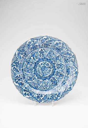 A LARGE CHINESE BLUE AND WHITE PLATEKANGXI 1662-1772Decorate...