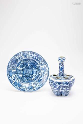 A CHINESE BLUE AND WHITE KRAAK DISH AND A TULIP VASE17TH AND...