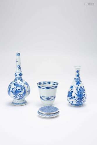 A SMALL COLLECTION OF CHINESE BLUE AND WHITE ITEMS KANGXI 16...