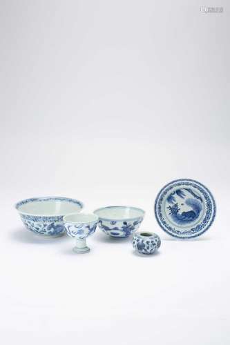 FIVE CHINESE BLUE AND WHITE ITEMSMING DYNASTYComprising: a ‘...