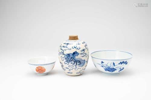 A CHINESE BLUE AND WHITE \'FLOWERS\' BOWL, A \'PHOENIX\' MED...