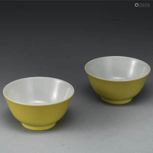 PAIR OF QING YONGZHENG YELLOW GLAZED BOWL