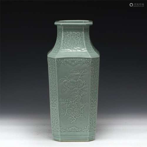 QING QIANLONG BEAN GREEN GLAZE OCTAGONAL VASE