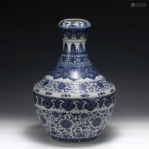 QING YONGZHENG BLUE & WHITE GARLIC VASE