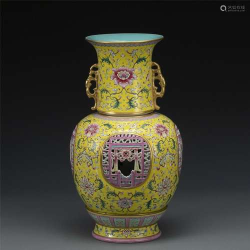 QING QIANLONG FAMILLE ROSE TURNING HEART VASE