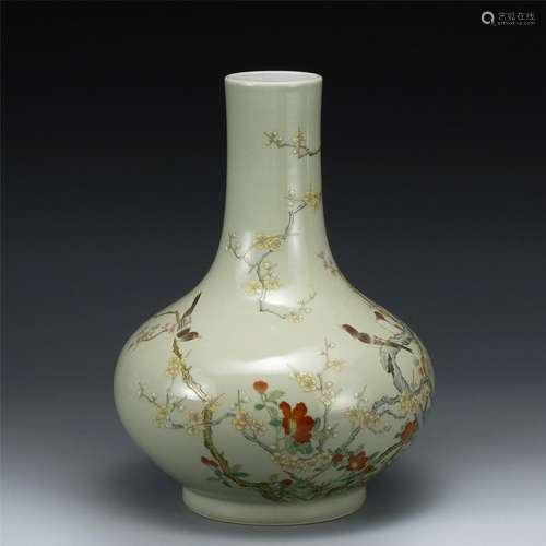 QING FAMILLE ROSE VASE VASE