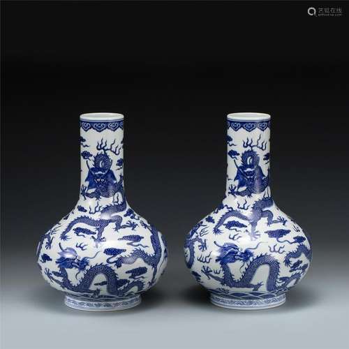 PAIR OF QING QIANLONG BLUE VASES