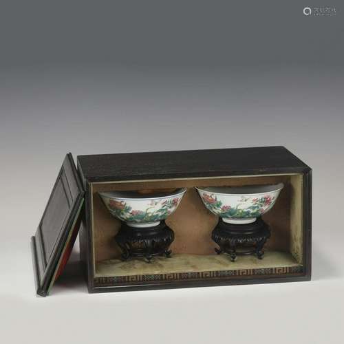 A PAIR OF YONGZHENG FAMILLE ROSE BOWLS