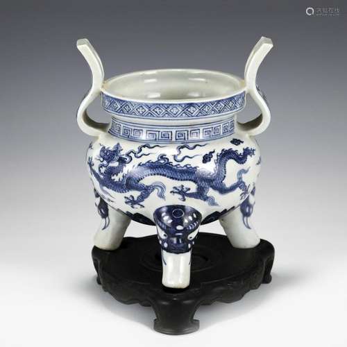 MING XUANDE BLUE & WHITE INCENSE BURNER ON STAND