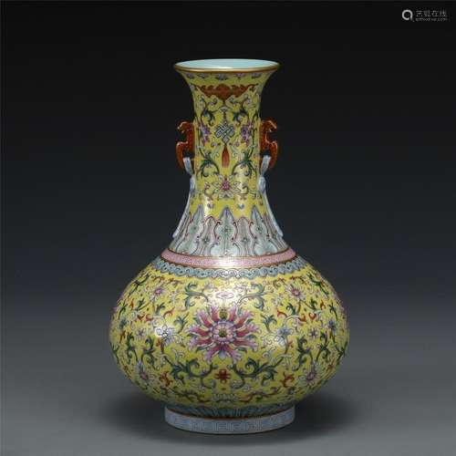 QING QIANLONG FAMILLE ROSE VASE