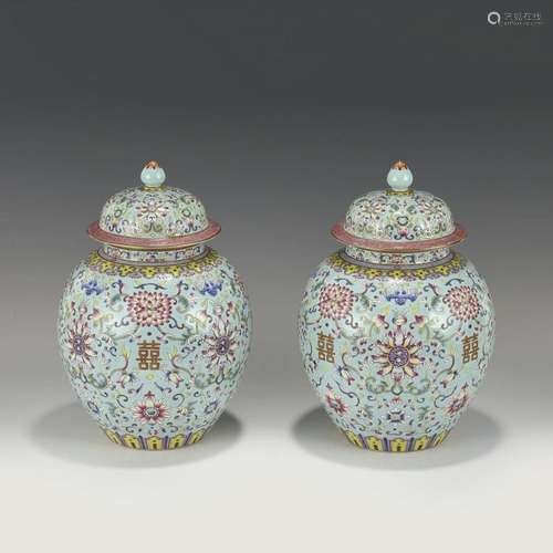 JIAQING FAMILLE ROSE LOTUS PORCELAIN LIDDED JARS