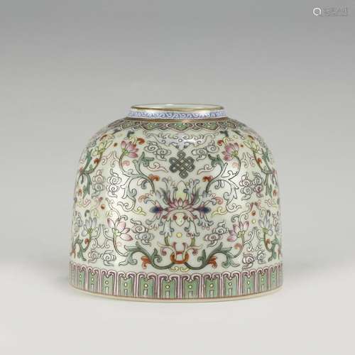 QING FAMILLE ROSE WATER POT