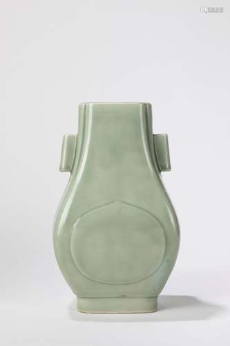 A "Fang Hu" celadon vase. China, late Qing dynasty...