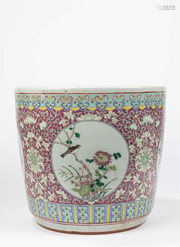 A Famille Rose jardiniere. China, early 20th c.