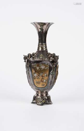 ☼ A Shibayama silver vase. Japan, Meiji period (1868-1912)