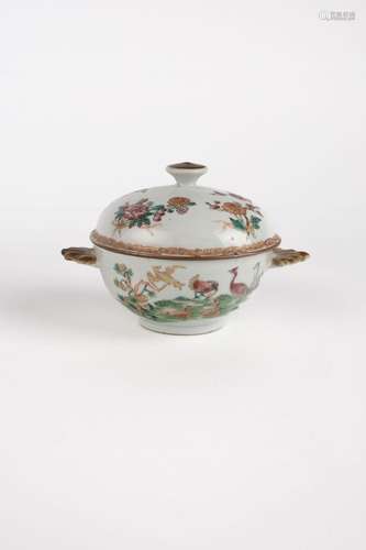 A Famille Rose cup with cover. China, 19th c.