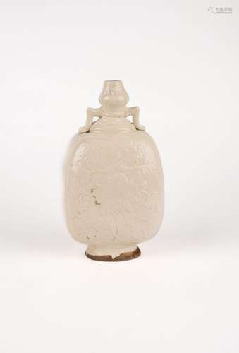 A white glaze flask. China, 19th c.