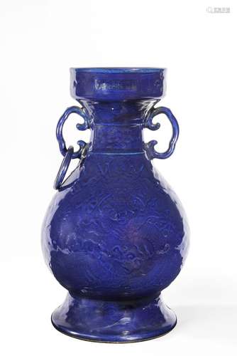 A three dragons blu porcelain altar vase. China, Qianlong ma...