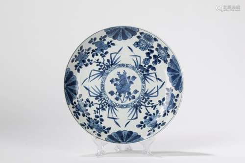 A blue and white porcelain plate. China, Kangxi period (1661...