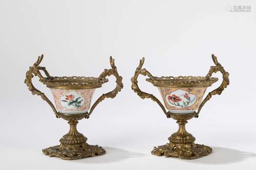 A pair of porcelain cups. China, 18th c.