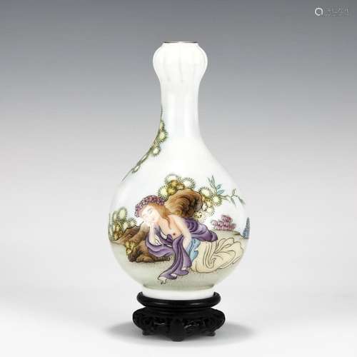 QING QIANLONG ENAMEL GARLIC VASE ON STAND