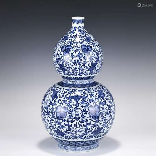 QING QIANLONG BLUE & WHITE GOURD VASE