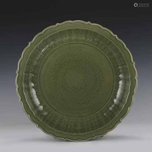 MING LONGQUAN CELADON BARBED RIM CHARGER