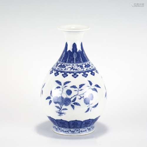 QING QIANLONG PEAR VASE